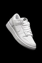 Nike Dunk Low "Triple White" (2021) - sneakers coleccion | Talla 23.5 cm (6.5 us - 3.5mx)