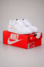 Nike Dunk Low "Triple White" (2021) - sneakers coleccion | Talla 23.5 cm (6.5 us - 3.5mx)
