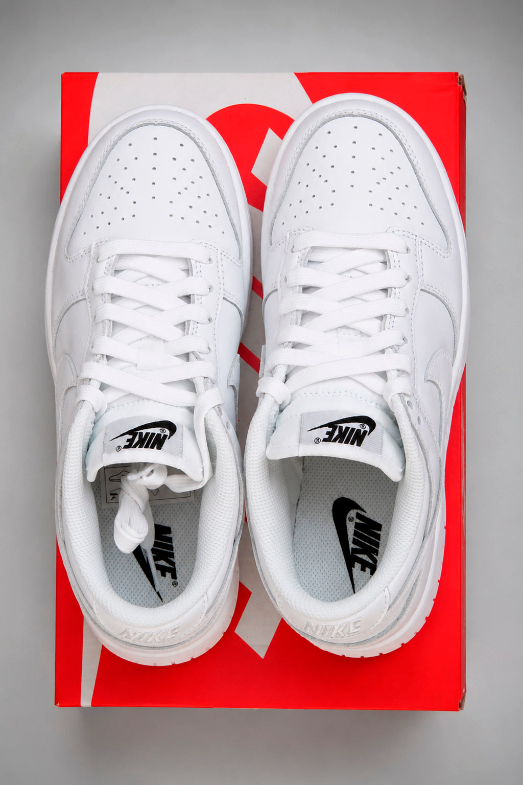 Nike Dunk Low "Triple White" (2021) | Talla 23.5 cm (6.5 us - 3.5mx)